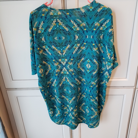 Lularoe Irma Top Size XS - Picture 5 of 6